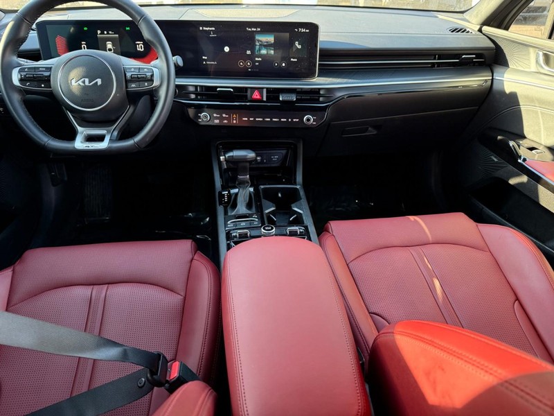 Kia K5 Vehicle Image 14