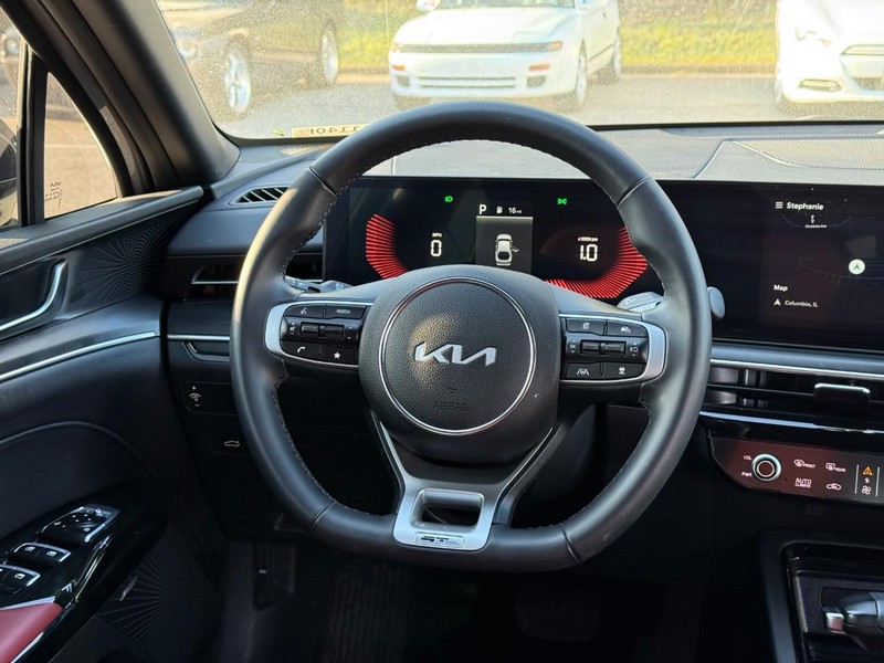 Kia K5 Vehicle Image 15