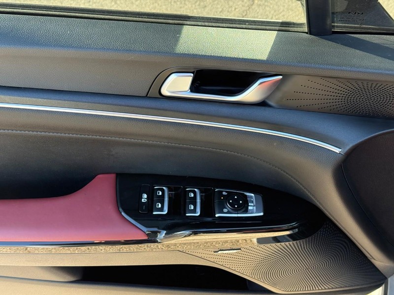 Kia K5 Vehicle Image 18