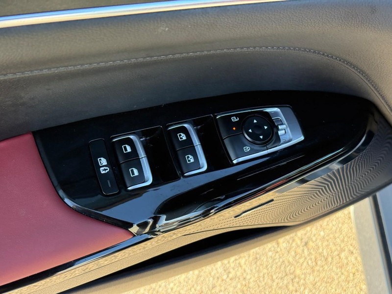 Kia K5 Vehicle Image 19
