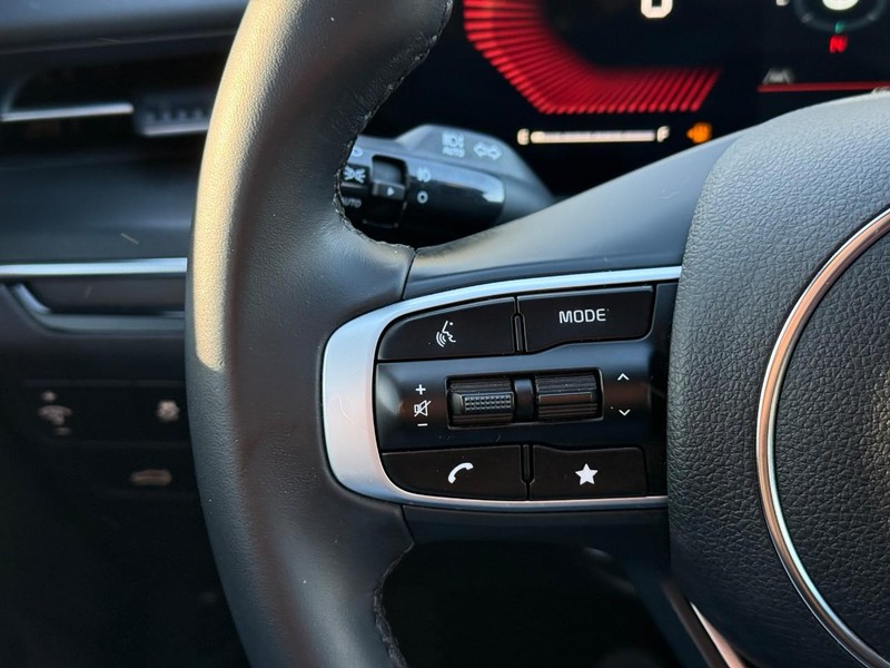 Kia K5 Vehicle Image 22