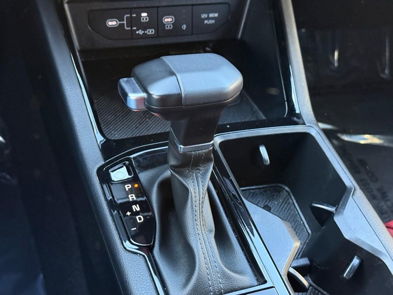 Kia K5 Vehicle Image 24