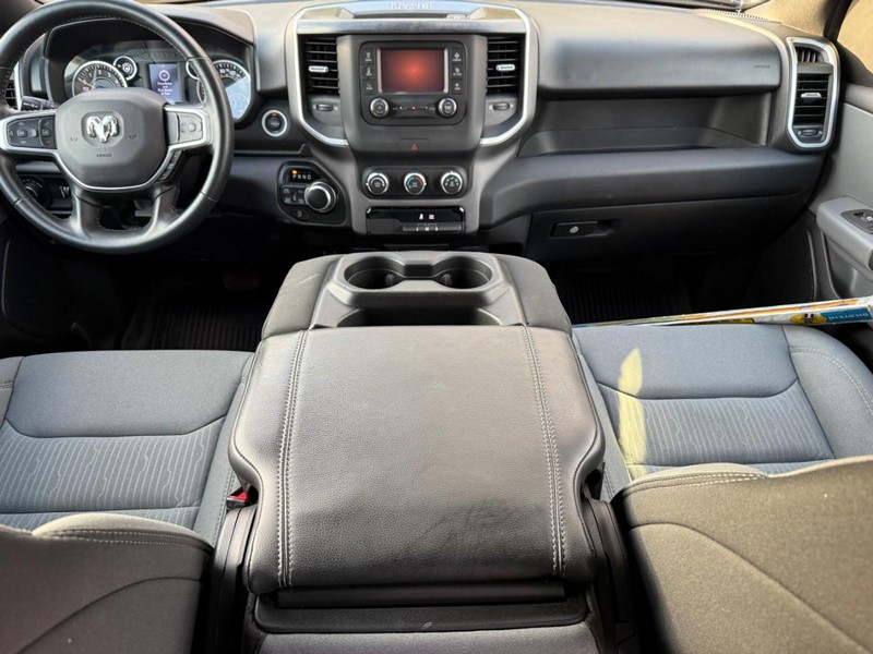 Ram 1500 Vehicle Full-screen Gallery Image 12