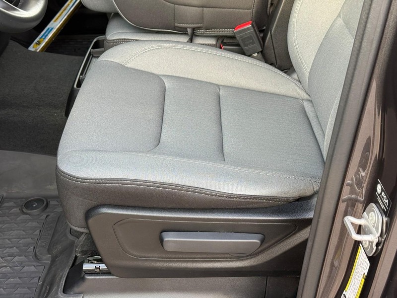 Ram 1500 Vehicle Full-screen Gallery Image 17