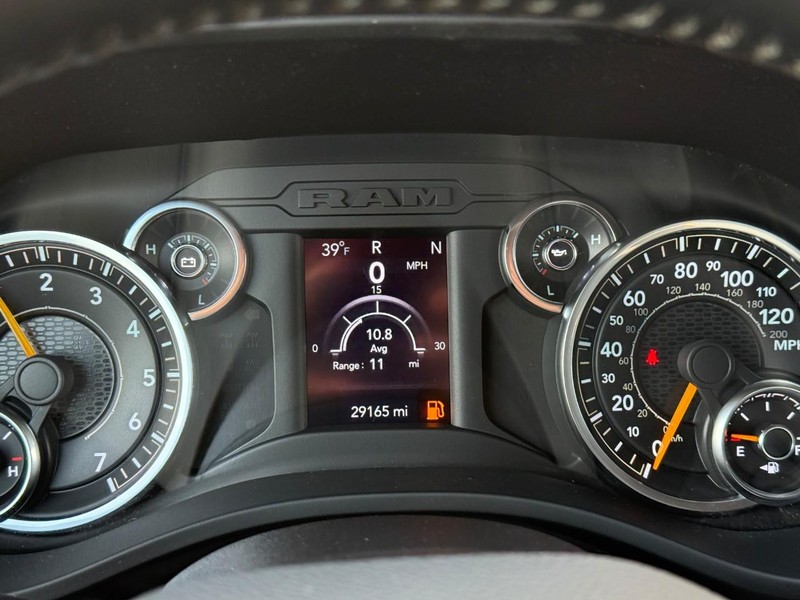 Ram 1500 Vehicle Full-screen Gallery Image 21