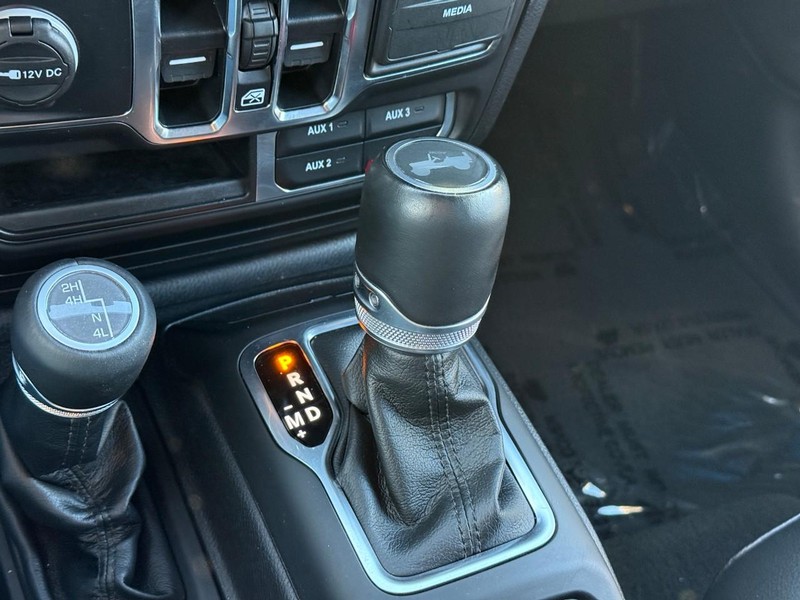 Jeep Wrangler Vehicle Image 24