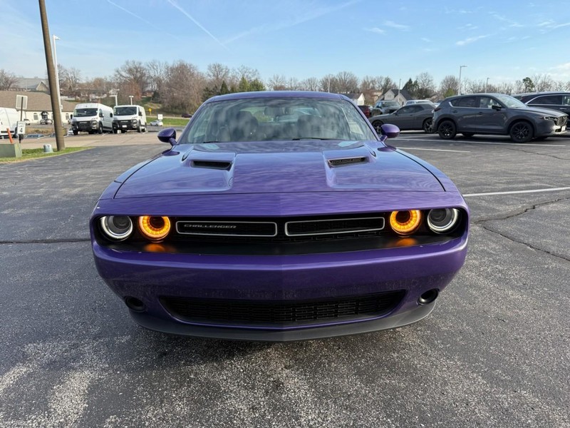 Dodge Challenger Vehicle Image 12