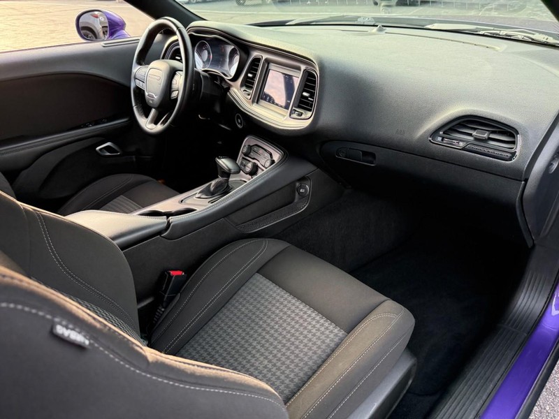 Dodge Challenger Vehicle Image 14