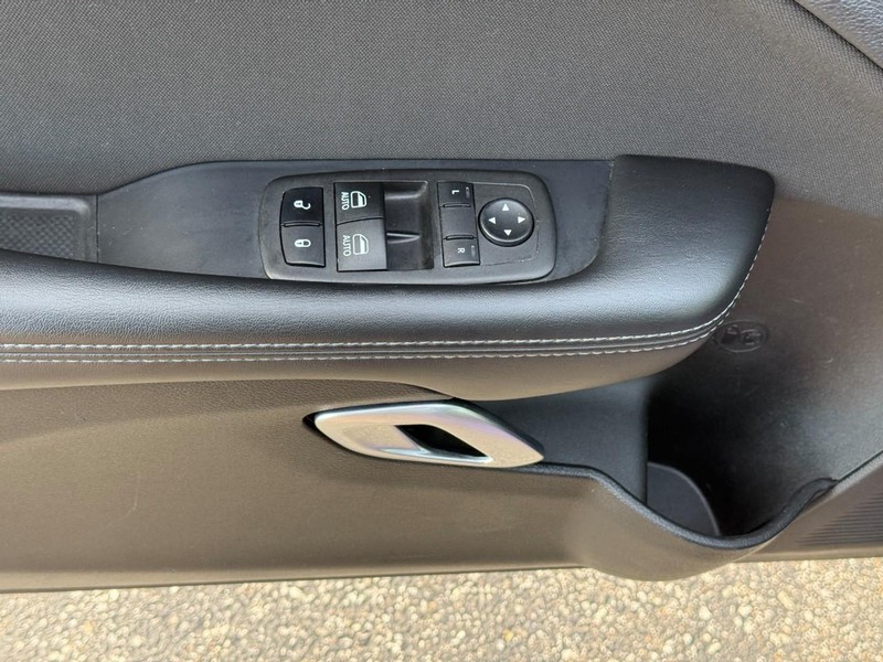 Dodge Challenger Vehicle Image 15