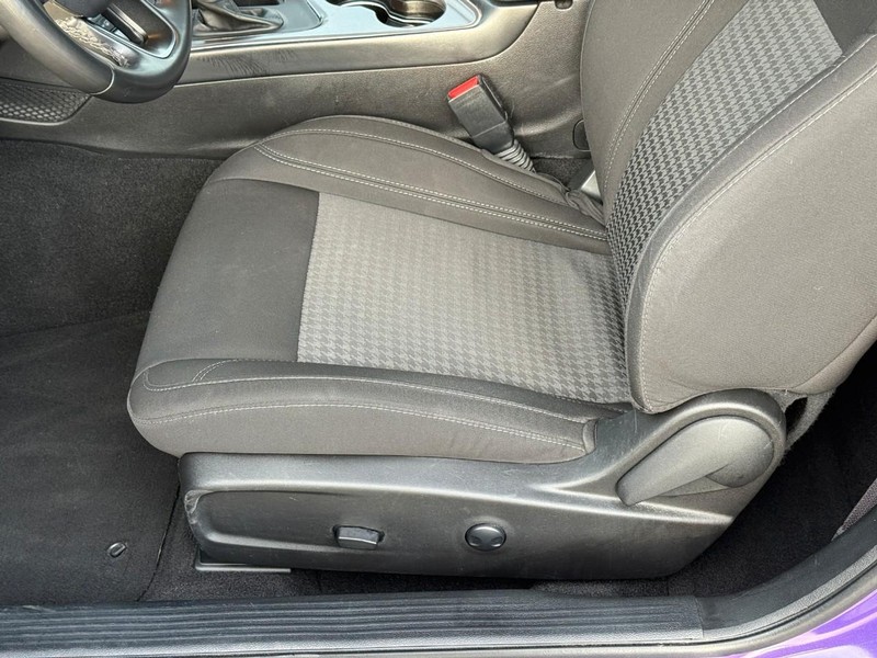 Dodge Challenger Vehicle Image 16