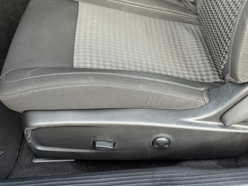 Dodge Challenger Vehicle Image 17