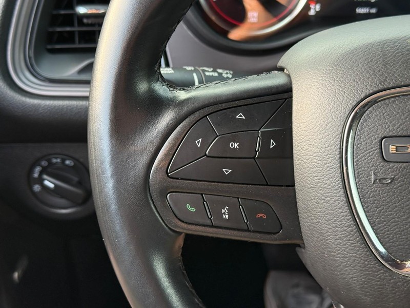 Dodge Challenger Vehicle Image 18