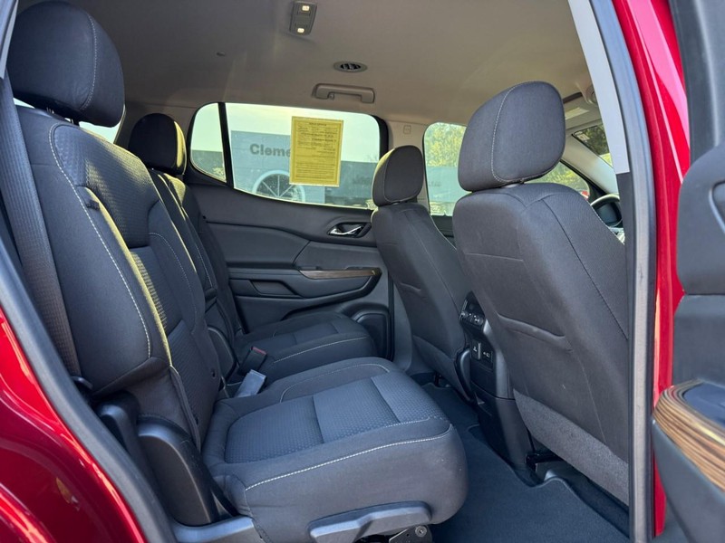 GMC Acadia Vehicle Image 14