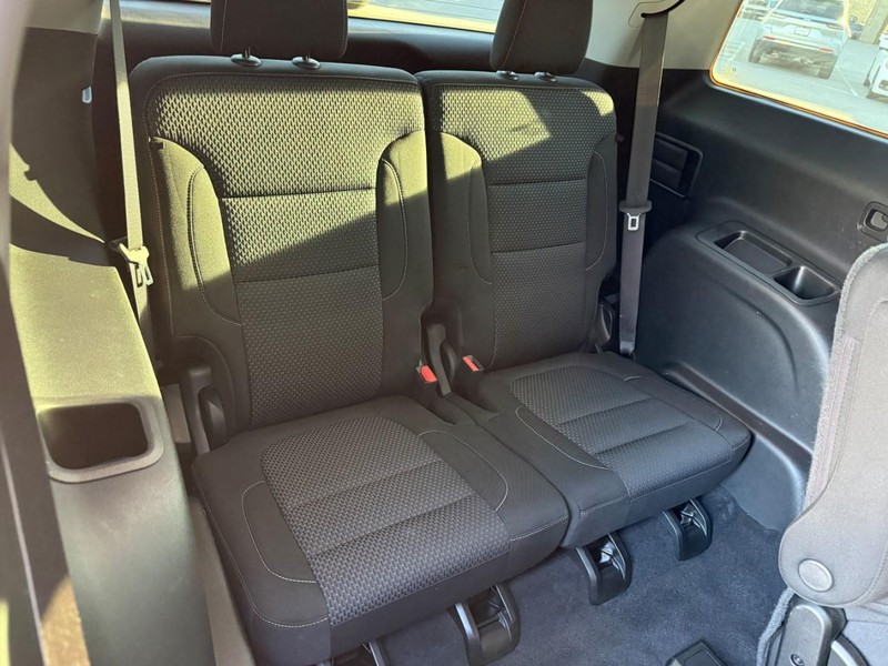 GMC Acadia Vehicle Image 15