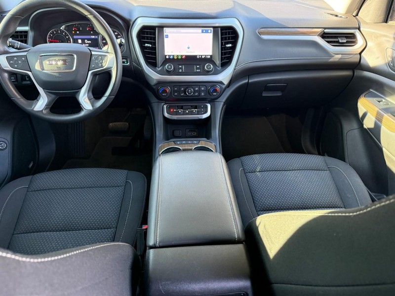 GMC Acadia Vehicle Image 16