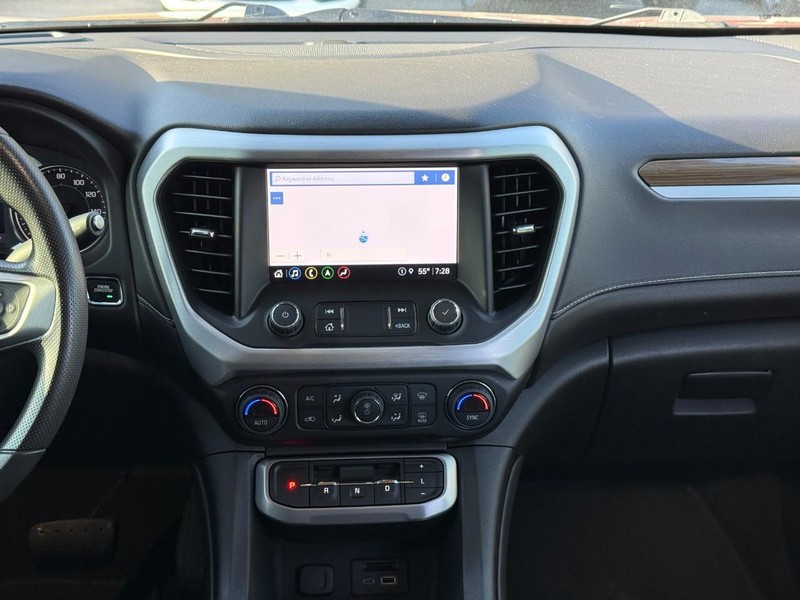 GMC Acadia Vehicle Image 18