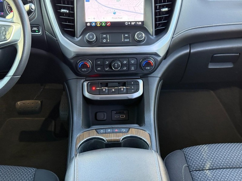 GMC Acadia Vehicle Image 19