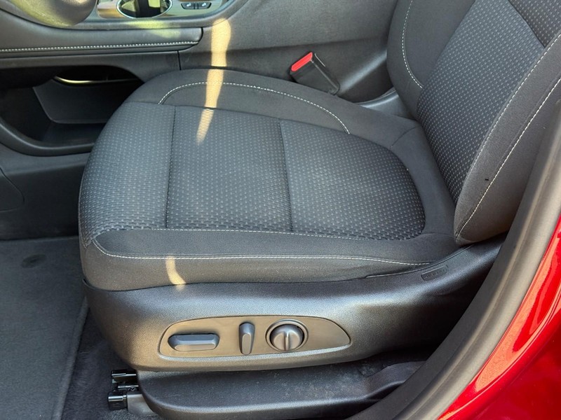 GMC Acadia Vehicle Image 21