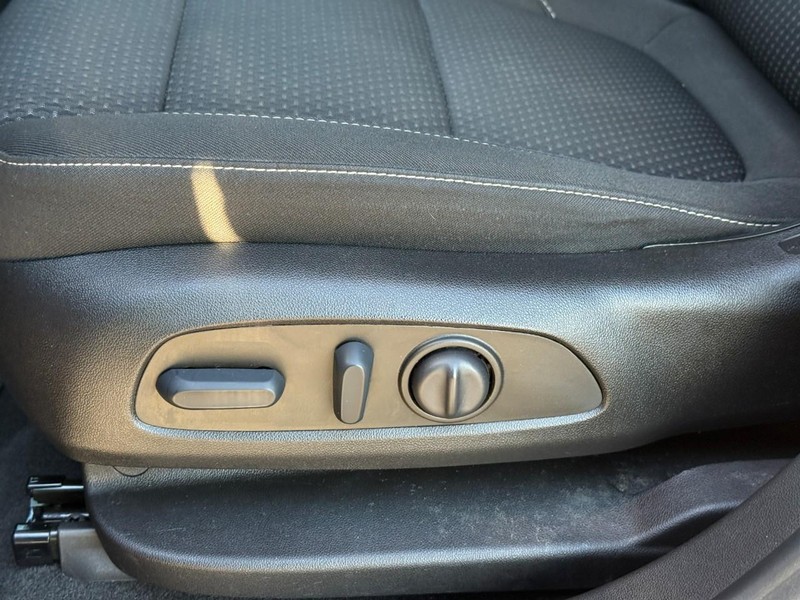 GMC Acadia Vehicle Image 22