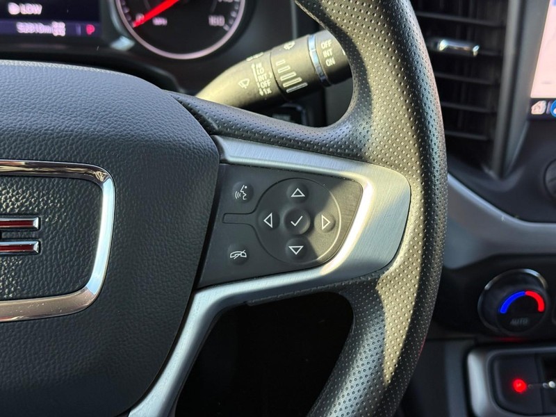 GMC Acadia Vehicle Image 24