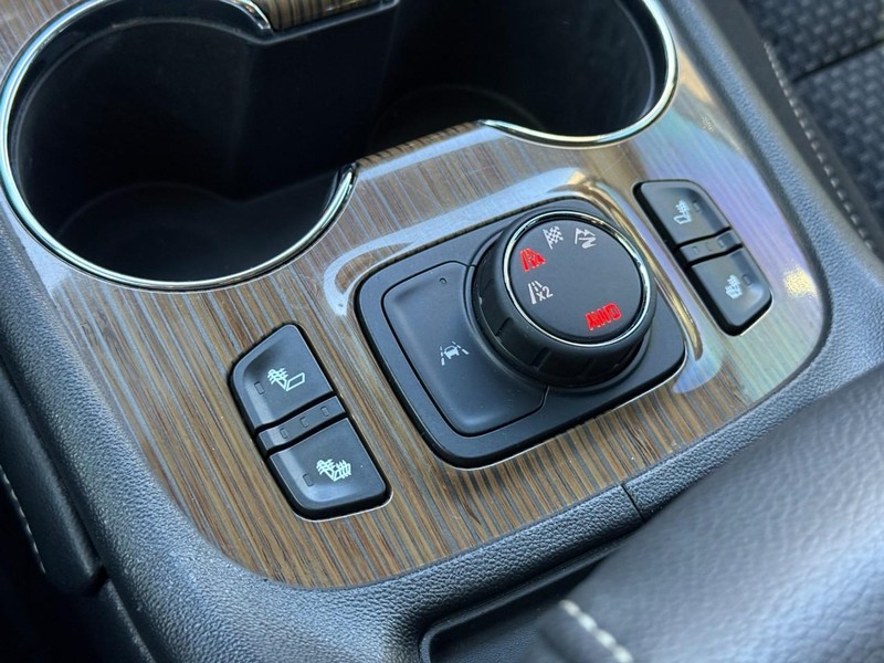 GMC Acadia Vehicle Image 25