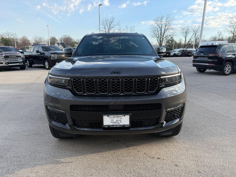 Jeep Grand Cherokee L Vehicle Full-screen Gallery Image 10