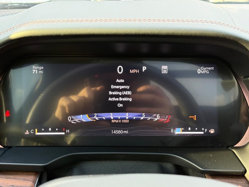 Jeep Grand Cherokee L Vehicle Full-screen Gallery Image 25