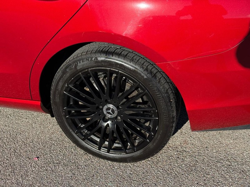 Mercedes-Benz C-Class Vehicle Image 05