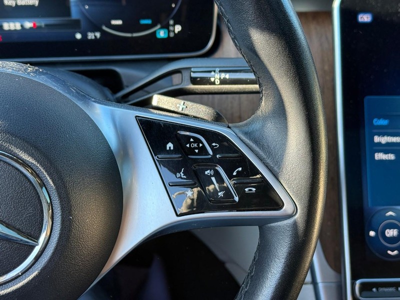 Mercedes-Benz C-Class Vehicle Image 21