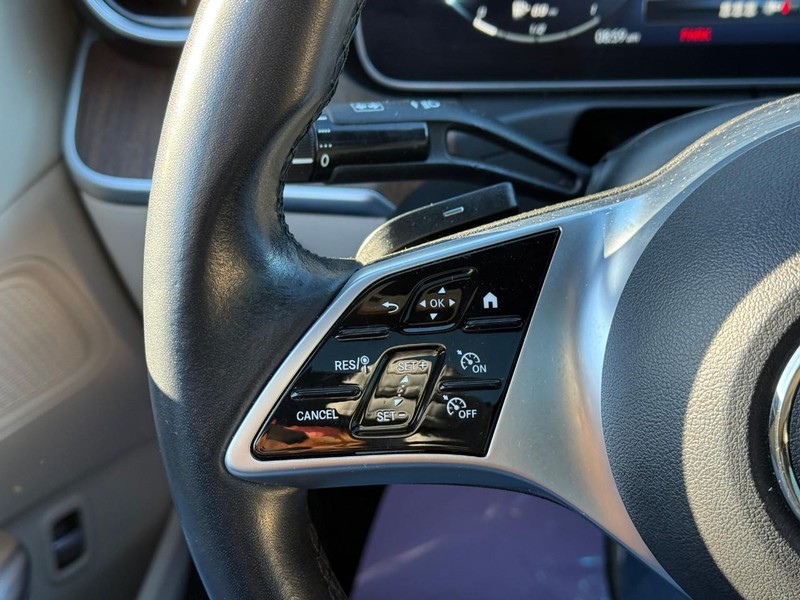 Mercedes-Benz C-Class Vehicle Image 22