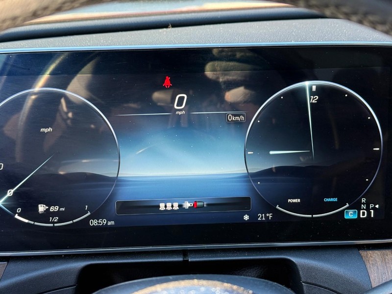 Mercedes-Benz C-Class Vehicle Image 24