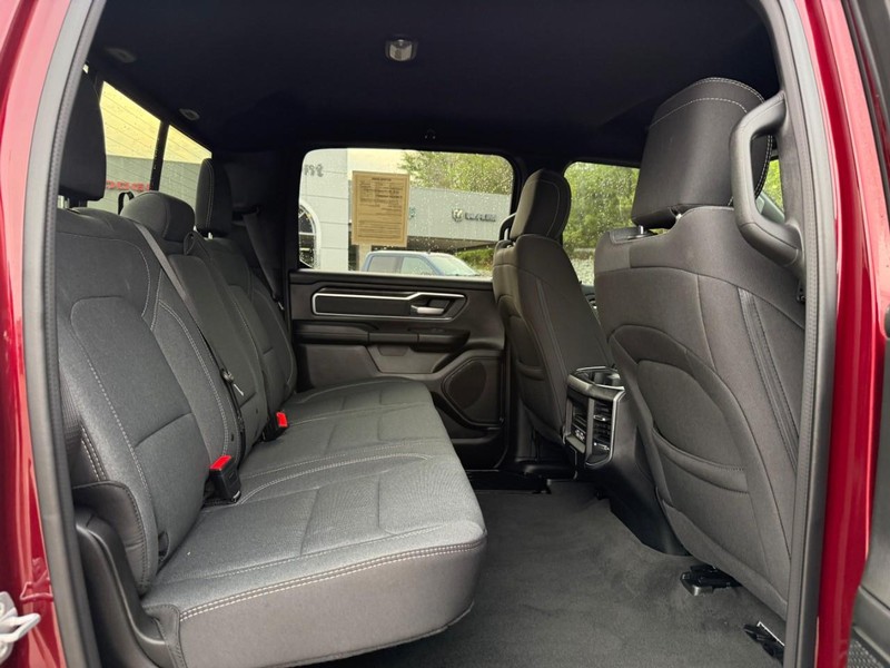 Ram 1500 Vehicle Full-screen Gallery Image 10