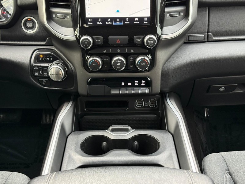Ram 1500 Vehicle Full-screen Gallery Image 14