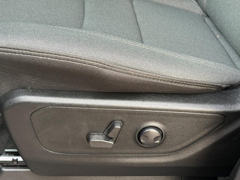 Ram 1500 Vehicle Full-screen Gallery Image 17