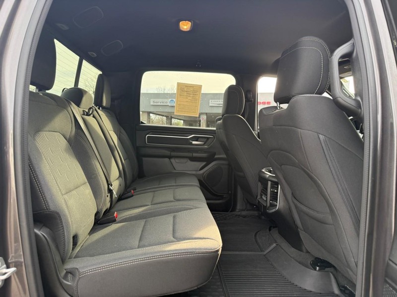 Ram 1500 Vehicle Full-screen Gallery Image 10