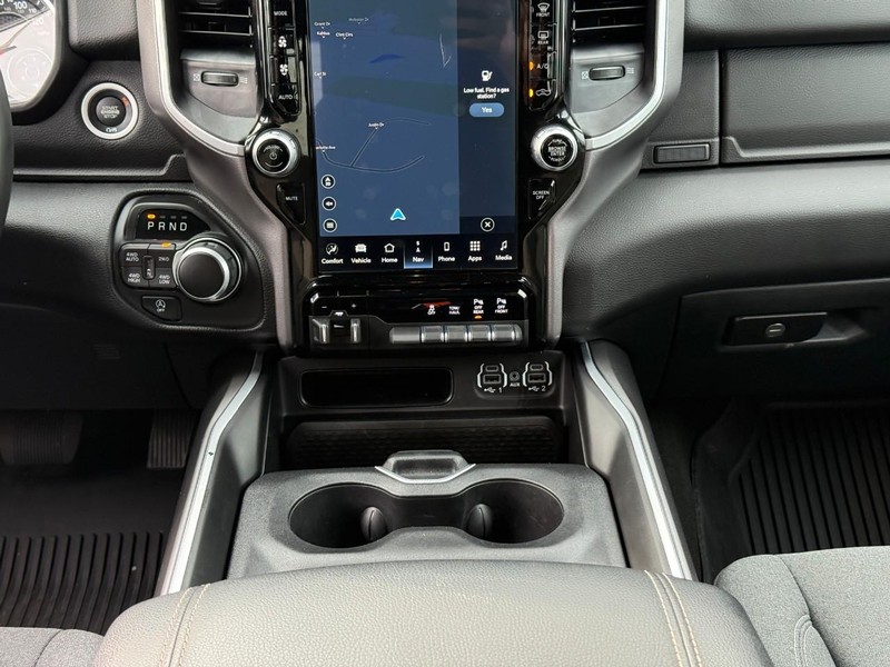 Ram 1500 Vehicle Full-screen Gallery Image 14