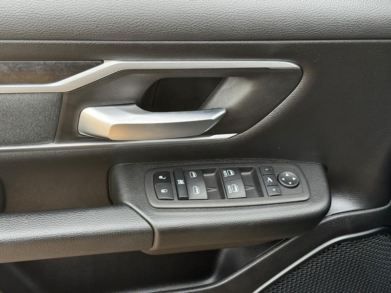 Ram 1500 Vehicle Full-screen Gallery Image 15