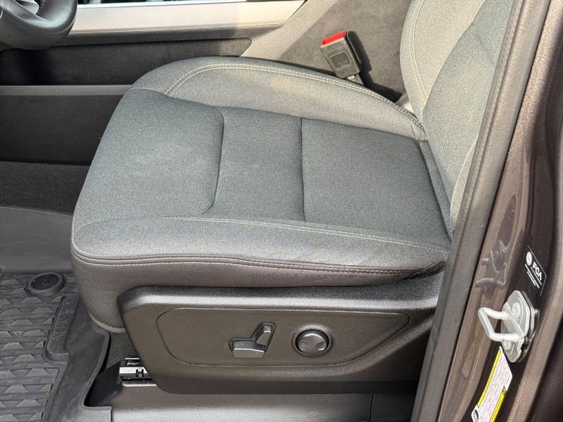 Ram 1500 Vehicle Full-screen Gallery Image 16