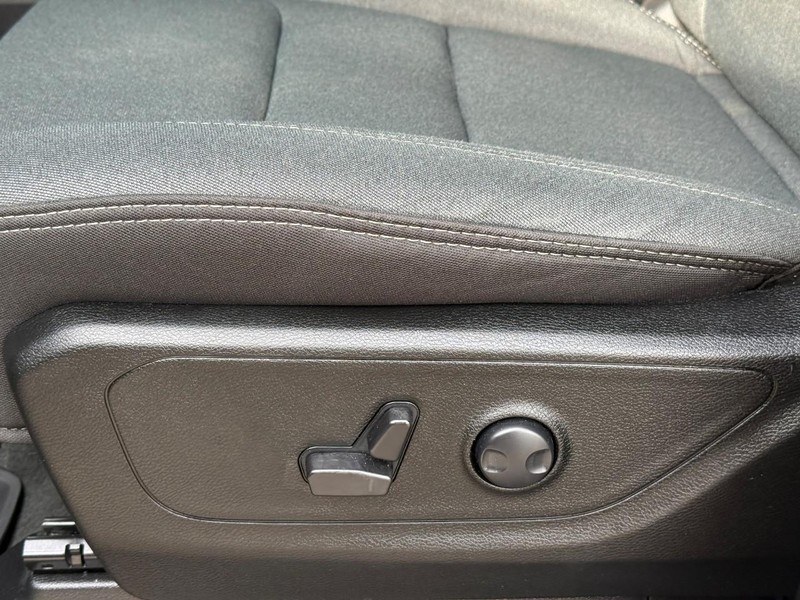 Ram 1500 Vehicle Full-screen Gallery Image 17