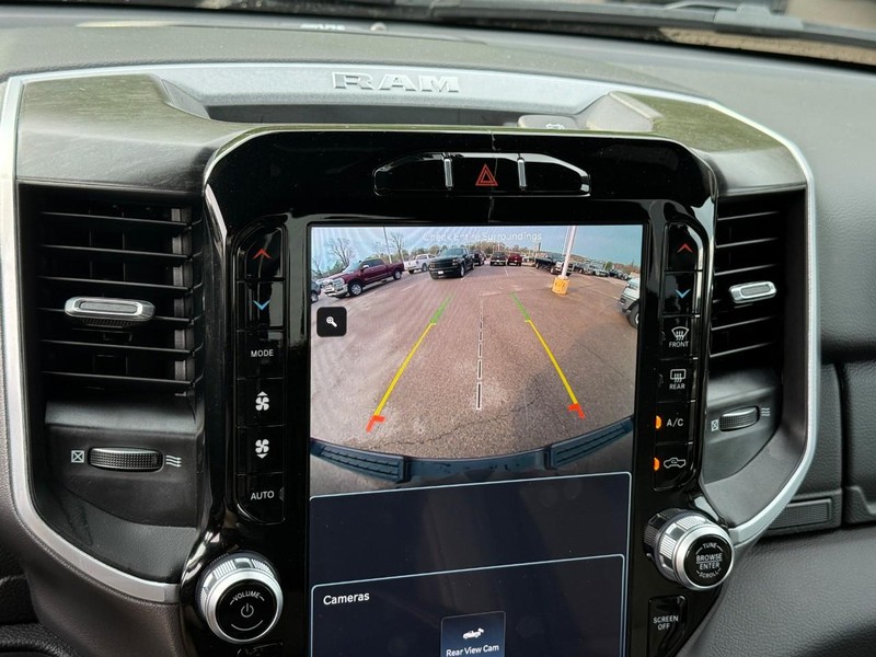 Ram 1500 Vehicle Full-screen Gallery Image 21