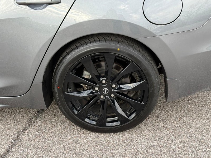 Nissan Maxima Vehicle Image 05