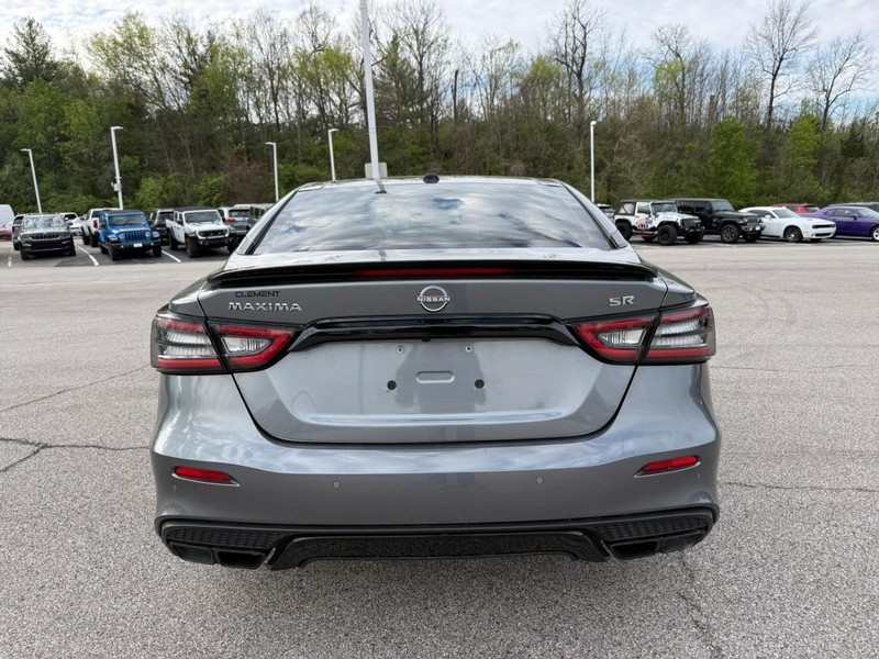 Nissan Maxima Vehicle Image 09
