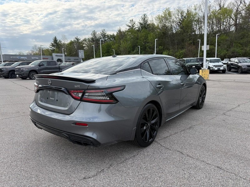 Nissan Maxima Vehicle Image 11