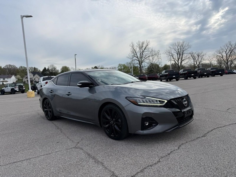 Nissan Maxima Vehicle Image 12