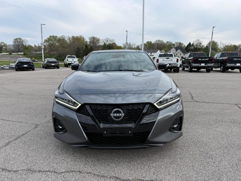 Nissan Maxima Vehicle Image 13