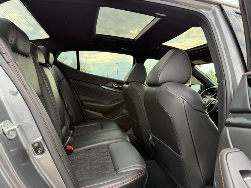 Nissan Maxima Vehicle Image 14