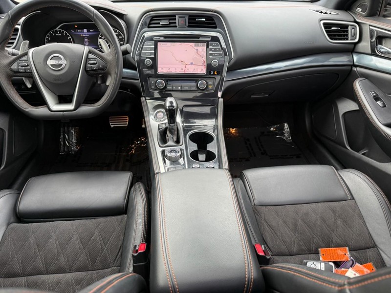 Nissan Maxima Vehicle Image 15
