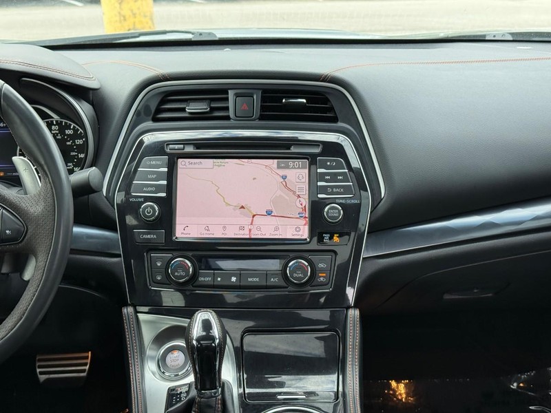 Nissan Maxima Vehicle Image 17