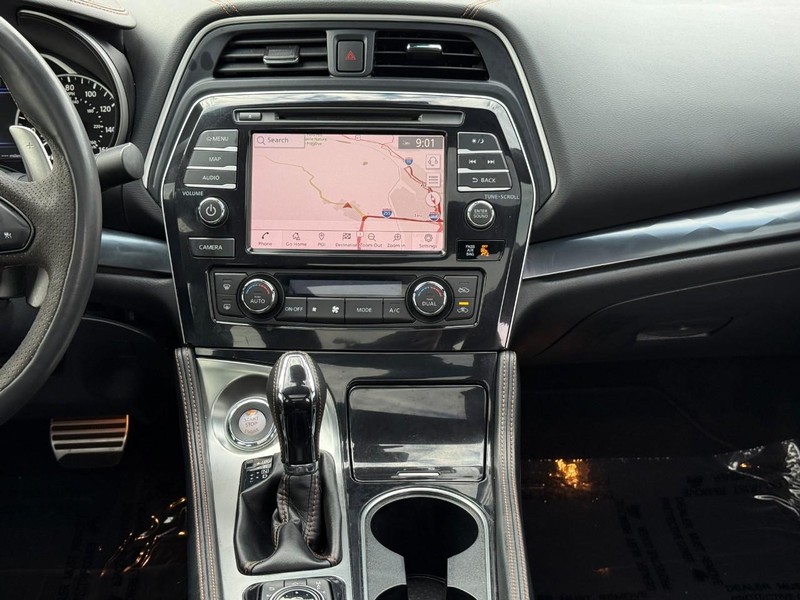 Nissan Maxima Vehicle Image 18