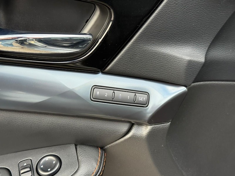 Nissan Maxima Vehicle Image 21